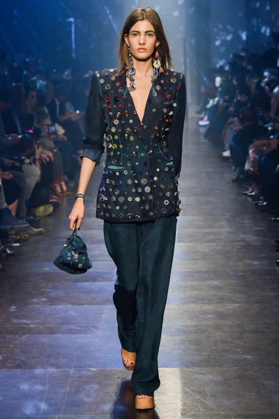 Look 29